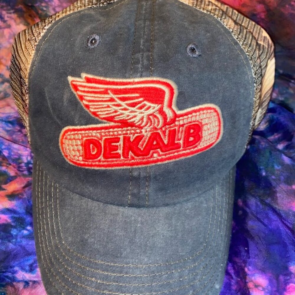 New Dekalb SEED K-Products BLUE RED TAN MESH* CAP HAT *BRAND NEW American flag